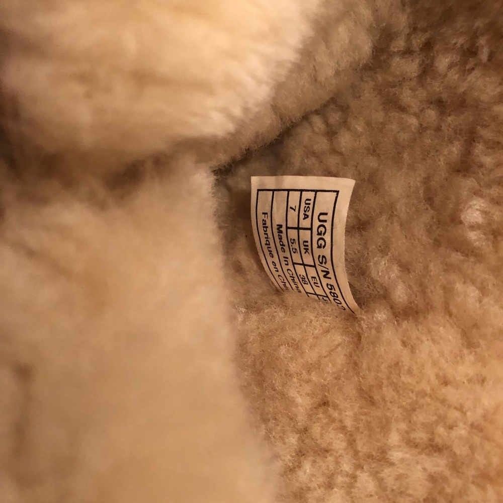 Ugg Bailey Button - image 3